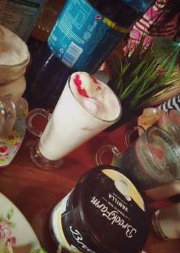 Strawberry Yoghurt Milkshake