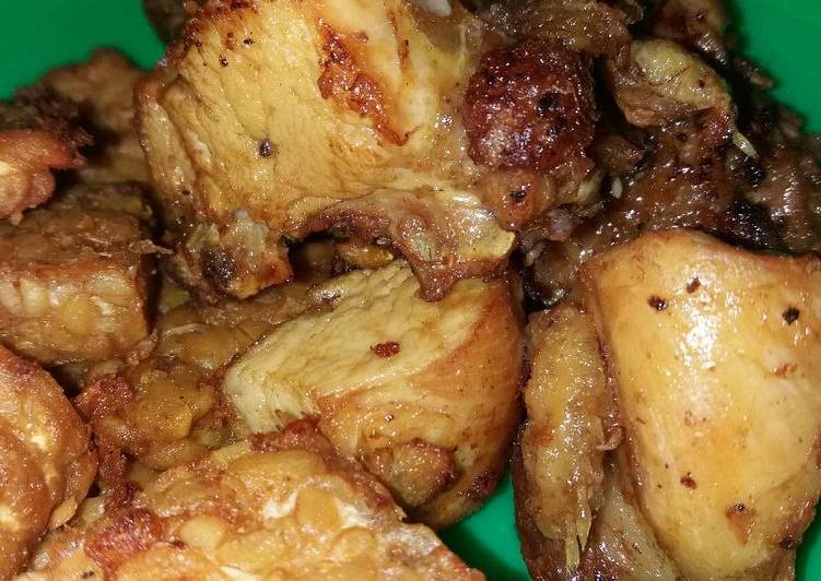 gambar untuk cara membuat Ayam dan tempe goreng bumbu meresap??