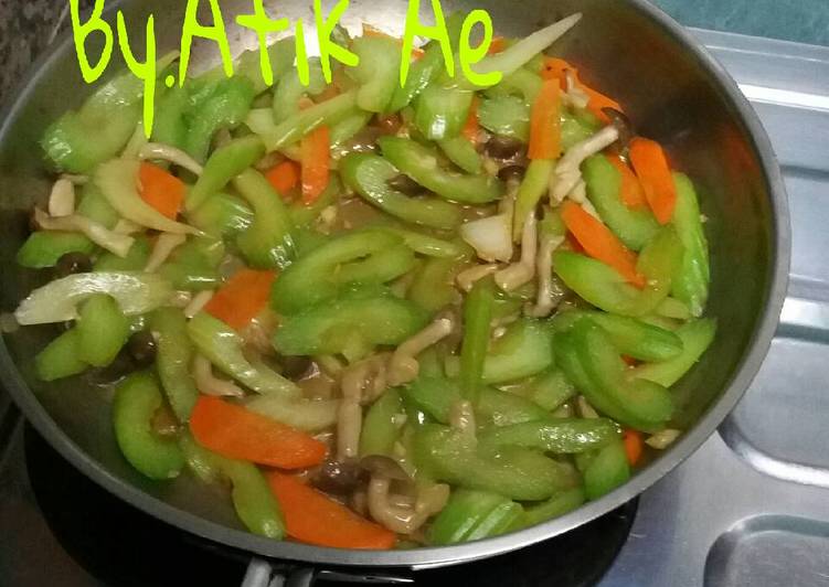 resep Tumis sayur seledri, wortel dan jamur (saos tiram)