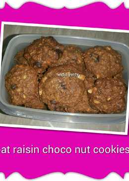 Oat raisin choco nut cookies