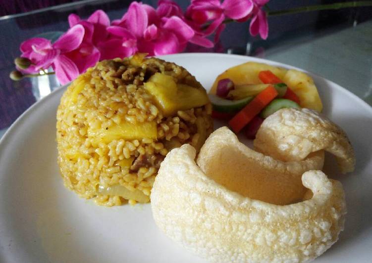 Resep Nasi Goreng Kambing (bumbu rempah kebuli, plus nanas, ga bau
embekk) By Noer Indah Kumaladewi