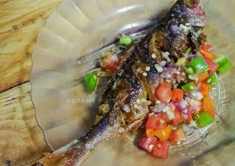 resep makanan Ikan Goreng Sambal Dabu Dabu