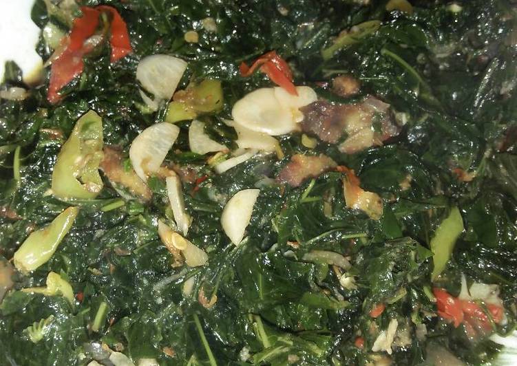 resep lengkap untuk Oseng daun singkong sambal trasi