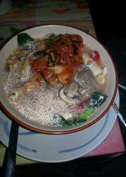 Ramen jepang dengan kimci