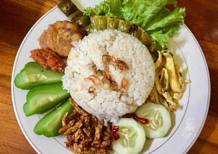 Nasi Uduk Full Lalapan recipe main photo