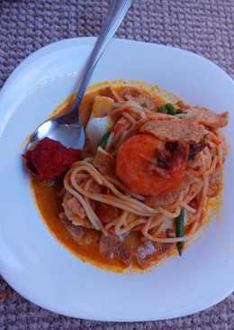 Lontong mie minang