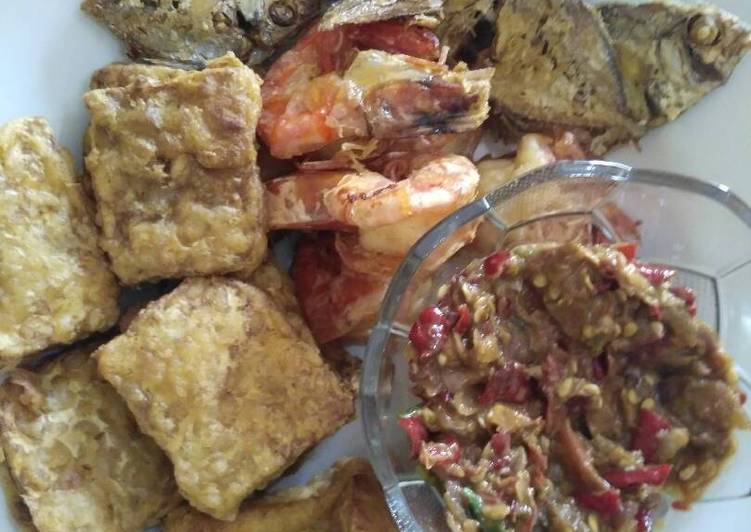 resep lengkap untuk Sambel mentah terasi