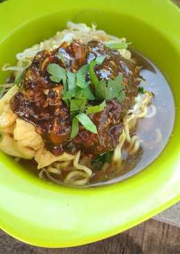 Lontong mie ndabun