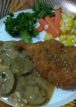 Chicken fillet crispy with mushrooms sauce all LINDA