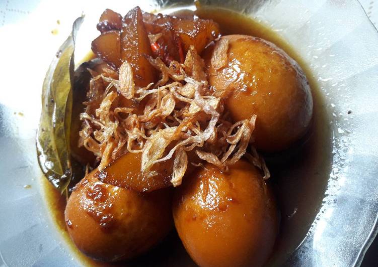 resep makanan Semur kentang telur