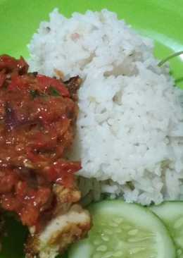 Ayam penyet sambel kemangi