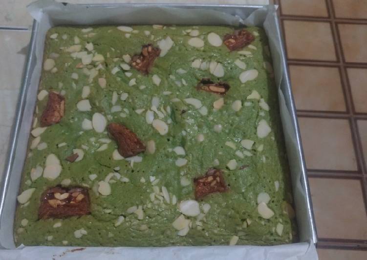 resep makanan Green tea brownies with snicker