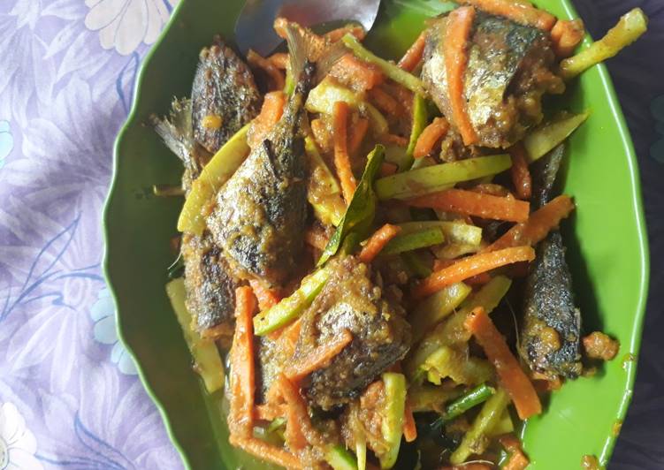 Pesmol kembung dengan acar wortel dan timun foto resep utama
