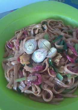 Mie nyemek kulit buah naga