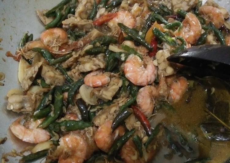 resep lengkap untuk Tumis udang cabe hijau