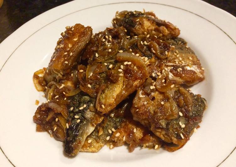 bahan dan cara membuat Chinese pan fried fish with soy sauce