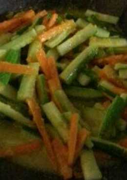 Acar kuning (timun wortel)