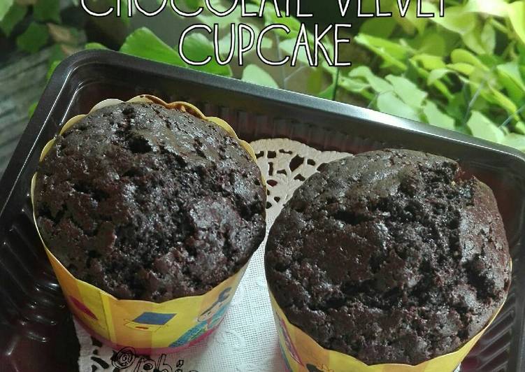 gambar untuk resep makanan Chocolate Velvet Cupcake