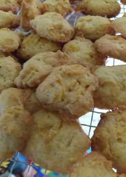Cookies triples C (cornflakes, coconut, and cheese)