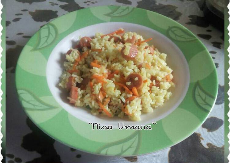 Resep Nasi goreng kuning  bersosis oleh Nisa Umara Cookpad