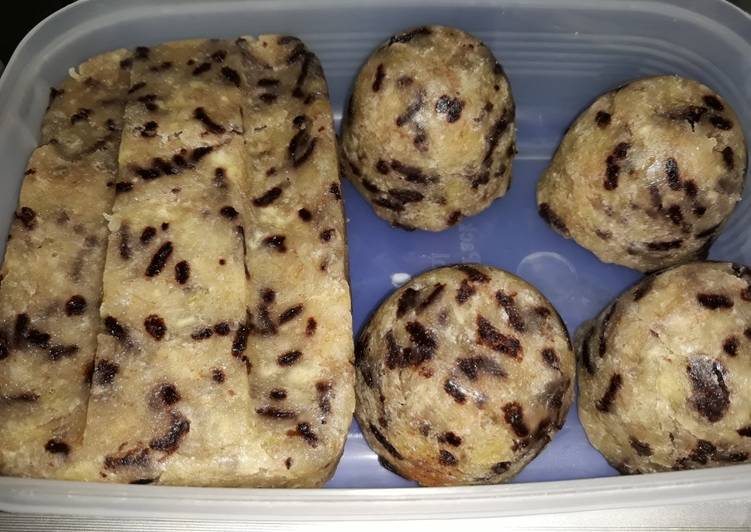 bahan dan cara membuat Bolu pisang kukus (eegless)