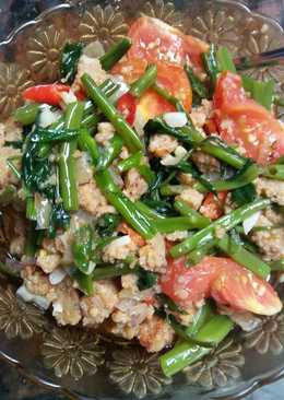 Tumis kangkung oncom