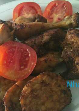 Ayam dan tempe goreng bumbu berempah