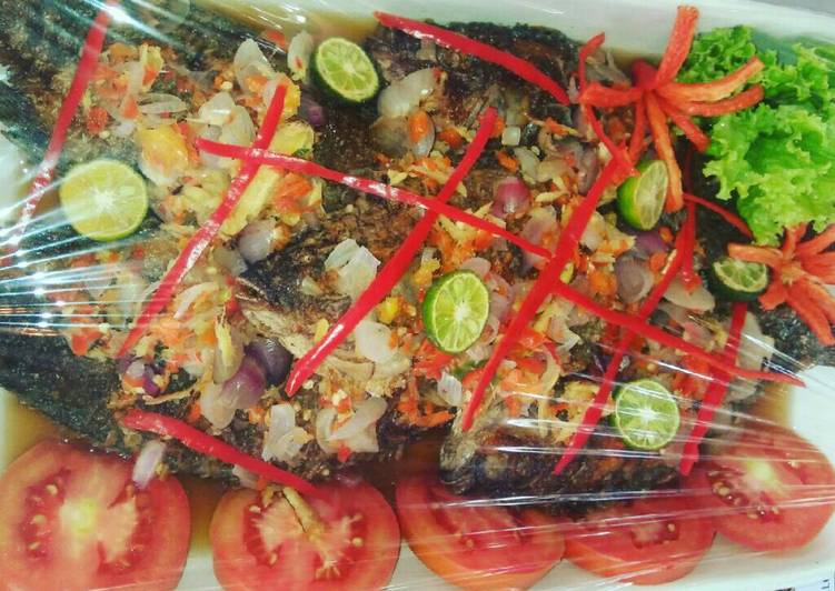 resep lengkap untuk Pecak ikan mujaer ala betawi