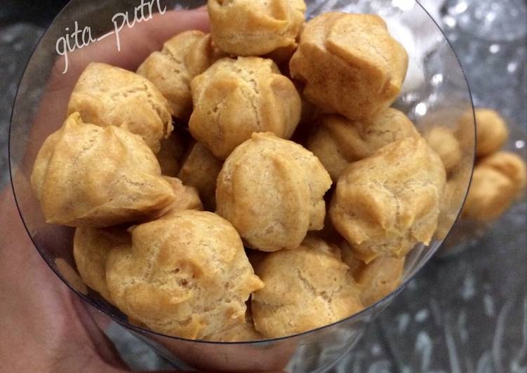 Resep Soes Kering Keju aka Cheese Crispy Choux Oleh Gita Putri