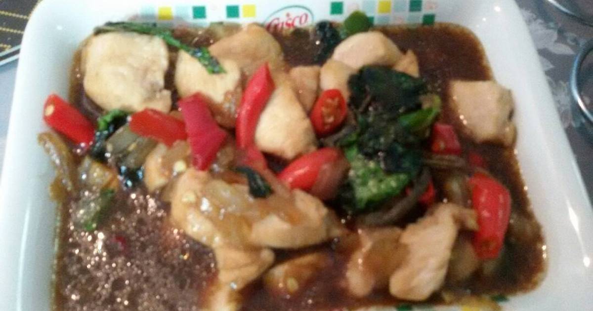 Resep Tumis ayam spicy saus tiram with basil leaf by mommy's kitchen ala Yulia Yossie Jacub