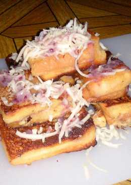 Roti Bakar Keju dan Saus Blueberry Madu