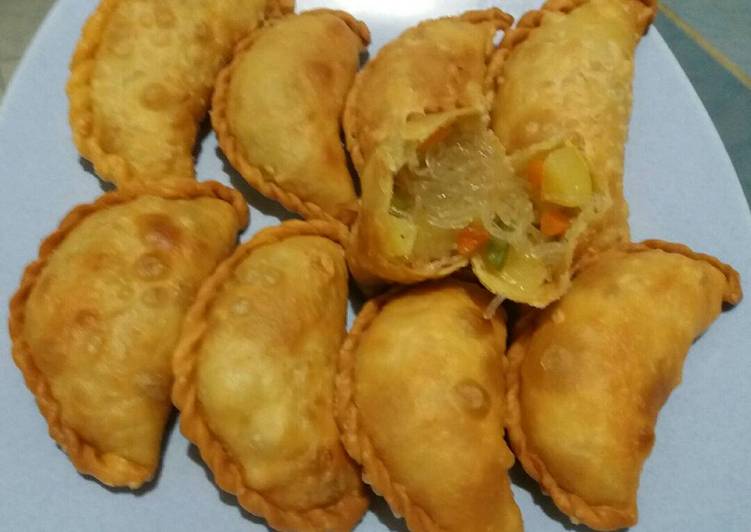 Resep Pastel isi sayuran Dari Rini Hasrita