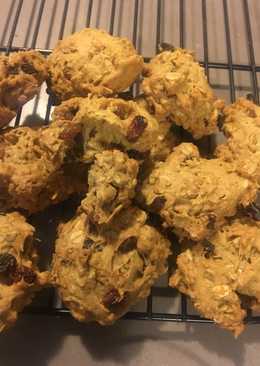 Cookies oatmeal raisin apricot sultana