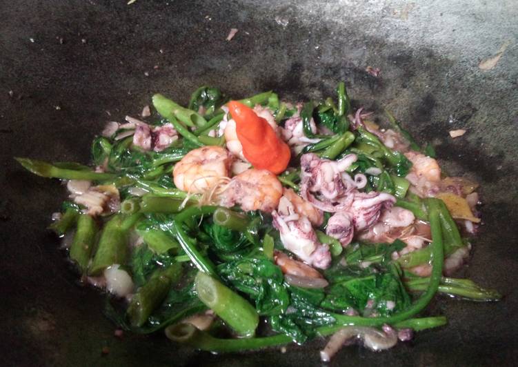 resep makanan Kangkung Seafood Saus Tiram