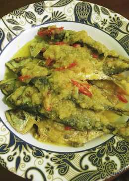 Ikan goreng bumbu kuning