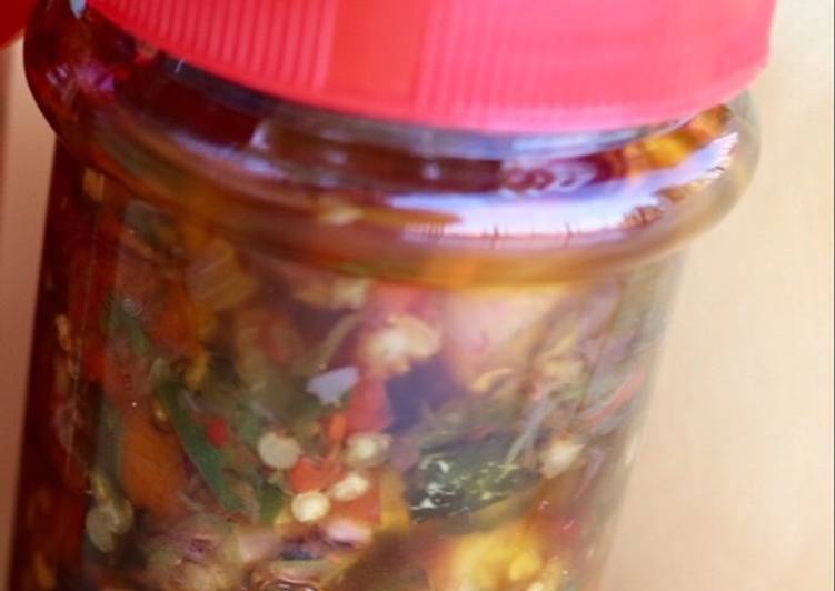 bahan dan cara membuat Cumi asin sambal hijau botol