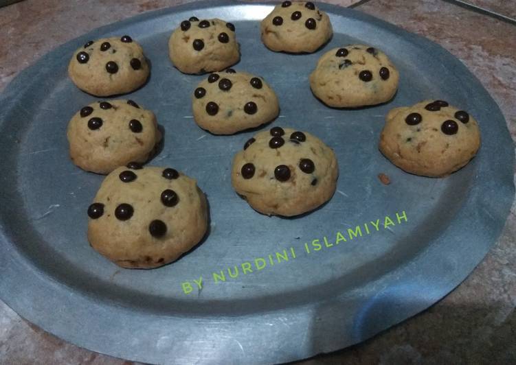 bahan dan cara membuat Chocochip cookies renyah