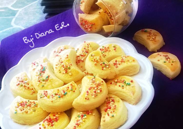 gambar untuk resep Crescent cookies (3 bahan, no mixer)