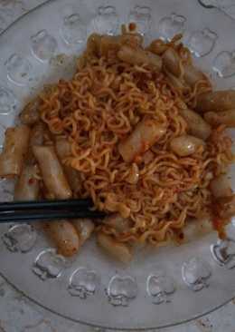 Ramen tteokbokki rasa rendang