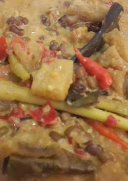 Sambal goreng krecek & kacang tolo