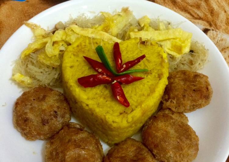 gambar untuk resep makanan Nasi Kuning Magicom Guriihhh