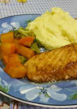 Grilled salmon with mashed potato