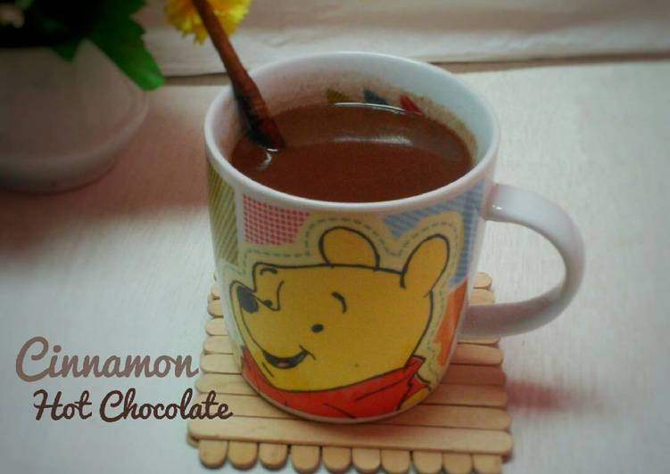 resep lengkap untuk Cinnamon Hot Chocolate