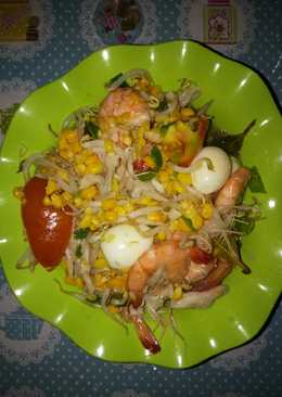 Tumis jagung, tauge, jamur tiram, udang, telur puyuh, tomat