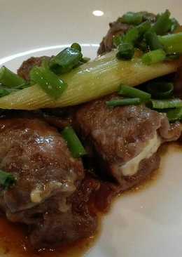 Tahu lapis daging sapi saus sukiyaki