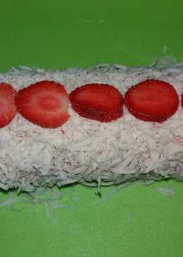 Strawberyy red valvel roll cake