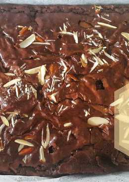 Fudge Brownie with Almond and Lindt Chocolate toppings
