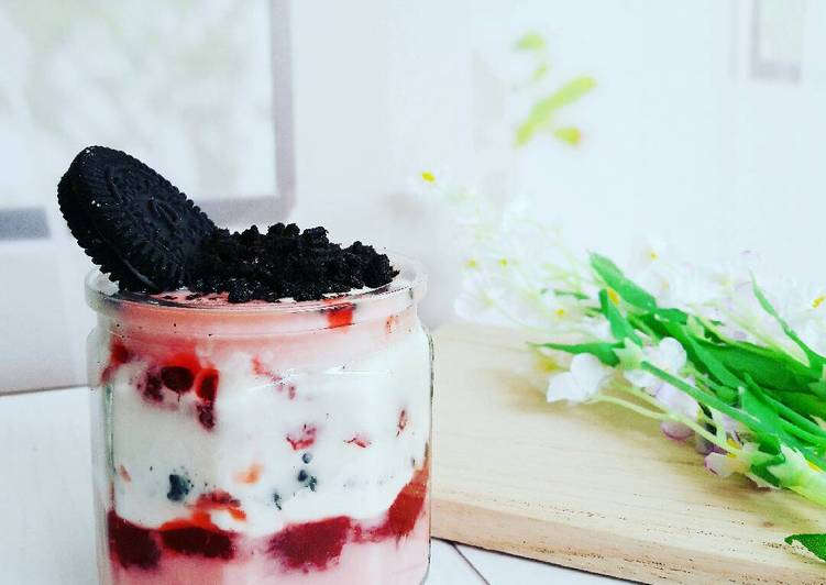 gambar untuk resep Strawberry cheese cake in jar