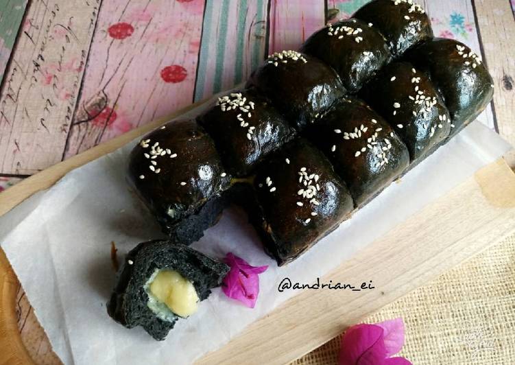 bahan dan cara membuat Black Charcoal Bread