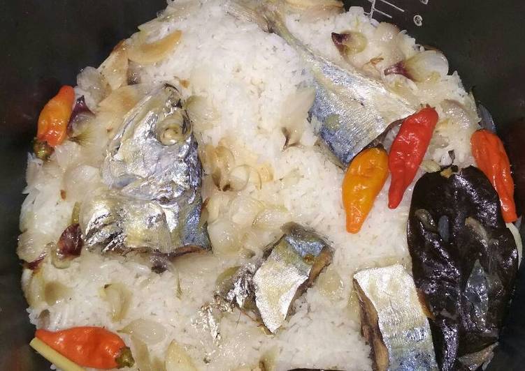 gambar untuk cara membuat Nasi liwet ikan peda simple(magicom)